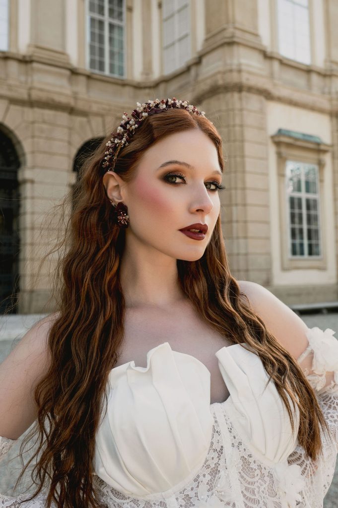 hella burgundi fejdísz