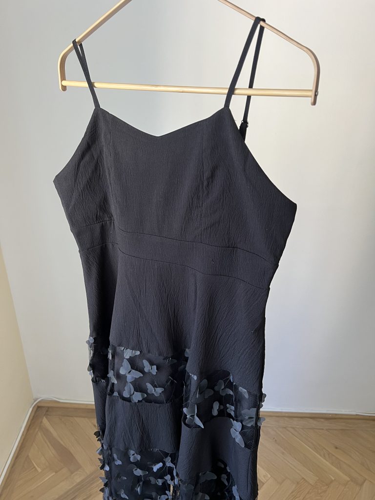 inventino look pillangós fekete midi ruha