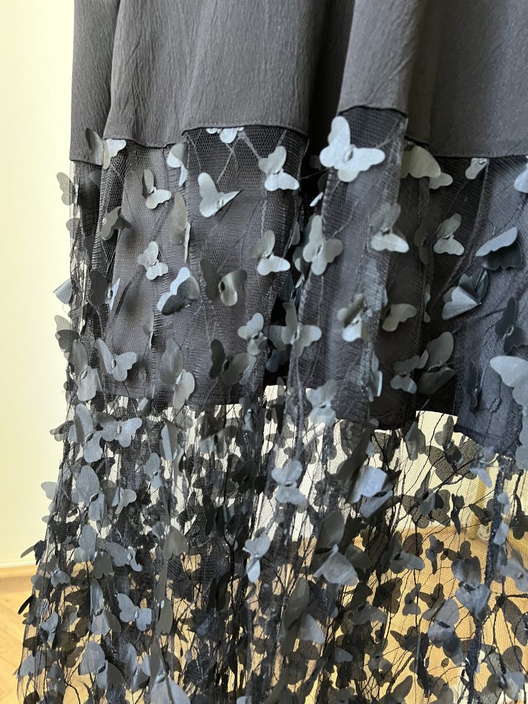 inventino look pillangós fekete midi ruha