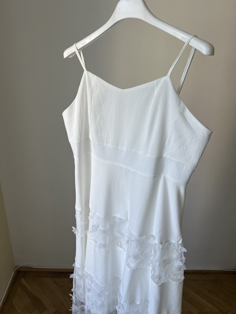 inventino look pillangós fehér midi ruha