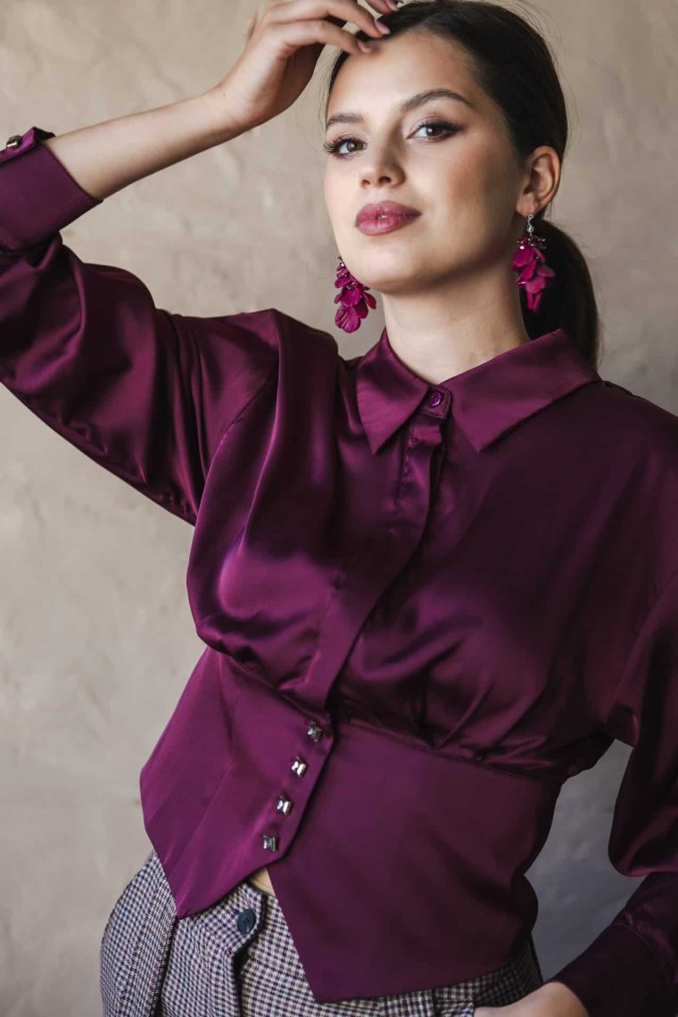 Inventino look cabernet blúz