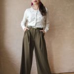 Inventino look khaki palazzo