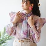 Inventino look virágos rózsaszín blúz