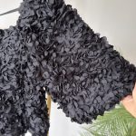 Inventino look fekete virágos blúz