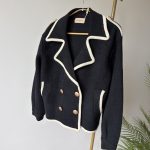 Inventino look fekete krém kabát